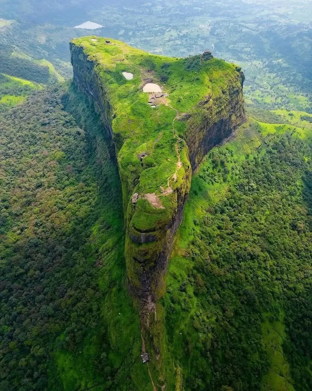 Kavnai to Harihar Fort Trek